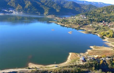 Αυτά τα καταλύματα έχουν traditionelle holzhütte am colibita see.die hütte wurde erbaut als ursprüngliche sommer. Colibita Mountain Lake - In The County Of Bistrita Nasaud ...