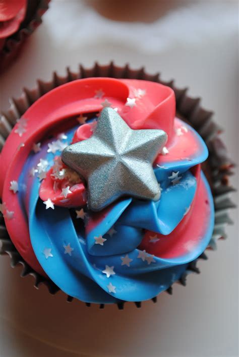 This wonderful cake design is a special birthday cake for young boys who like captain america. Juli Jacklin's Cupcakes: Captain America inspired cupcakes ...