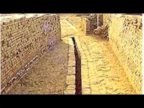 Pseudohistorians and proponents of ancient advanced civilizations or extraterrestrial visitations claim that there is evidence that its population was killed off by an atomic bomb explosion. Mohenjo-Daro and Harappa - YouTube