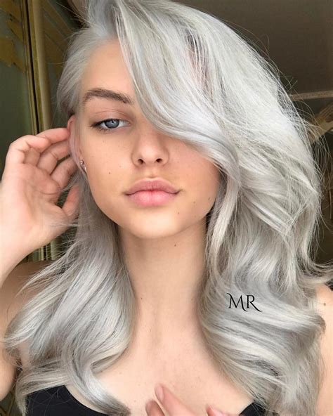 Icy Silver Hair Transformation Is 2017s Coolest Trend Silver Blonde Hair Silver Hair Color
