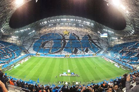 It signifies the essence of the ultimate reality, consciousness or atman. OM/OL : Eyraud promet un tifo "unique en Europe"
