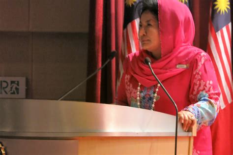 Even before the raids, najib's wife, rosmah mansor, had a reputation for taking luxurious shopping trips abroad. Rosmah Mansor: As Malaysians We Should Not Be Easily ...