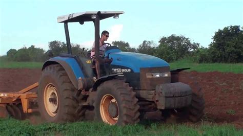 Tractores usados a los mejores precios. Gradeando Terra com um New holland Tm 150 - YouTube