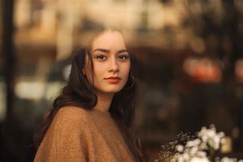 Boyu ve kilosu, kaç yaşında? Ece yaşar kimdir? nerelidir? kaç yaşında? burcu ne ...