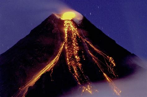 Mayon Volcano Eruption More Likely Philippines Raises Threat Level