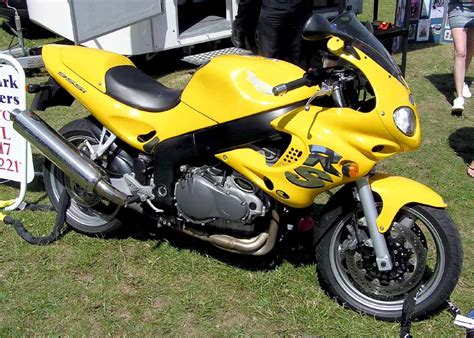 It is the largest british motorcycle manufacturer, established in 1983 by john bloor after the original company, triumph engineering went into receivership. File:Triumph sprint rs.jpg - Wikimedia Commons