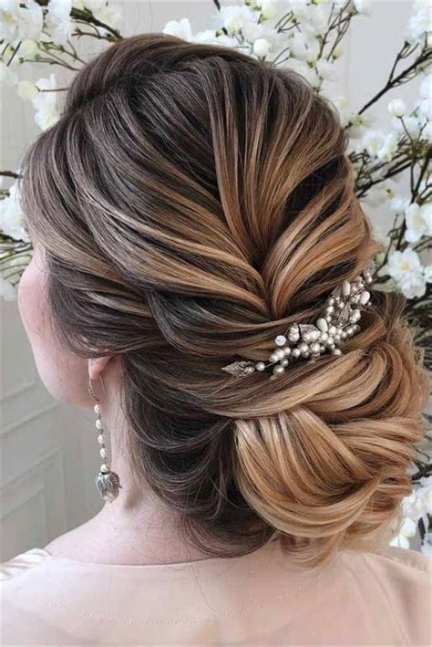 Gorgeous And Stunning Wedding Updo Hairstyles For Long Hair Women