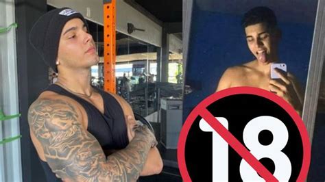 Influencer Edu Oliver da Casa da Barra nu e exibindo pênis Todos Famosos Nus