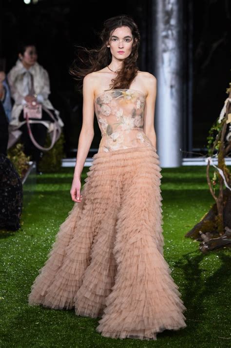 Les 20 Incroyables Robes Haute Couture De Dior à Tokyo Le Parisien