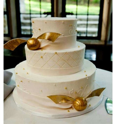 Harry potter é uma série de sete romances de fantasia escrita pela autora britânica j. Inspiración Harry Potter "pastel de boda snitch dorada ...