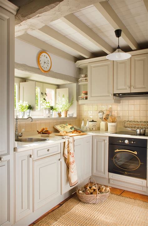 Una cocina rústica debe ser confortable de utilizar. 15 fotos de cocinas pequeñas bien aprovechadas