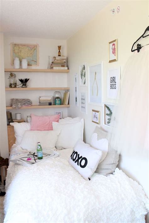 20 Minimalist Dorm Room Design