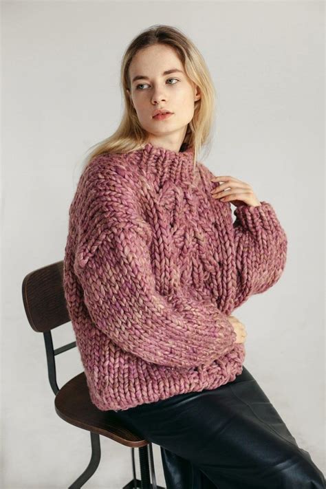 Женский свитер из толстой пряжи 89 фото