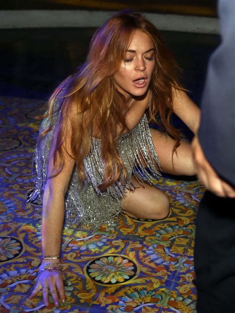 Lindsay Lohan Upskirt While Drunken Falling Down At The Ischia Global