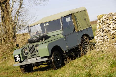 Land Rover To Make 25 Classic Defenders Old Cars Weekly