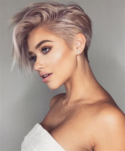 You can take advantage of many beautiful hairstyle options for the smallest of the house, like the ones we show you today. 30+ Amazing Short Hairstyle Ideas for 2020 | The Swag Fashion