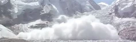 [watch] Nepal Earthquake Mt Everest Avalanche Caught On Camera