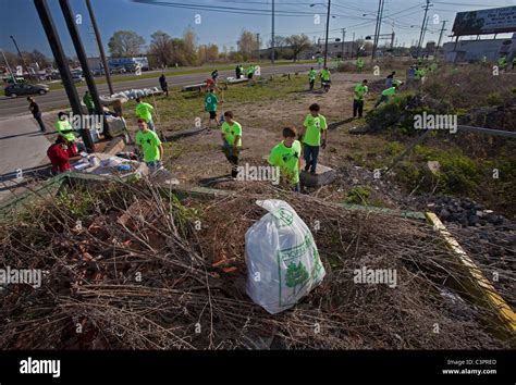 Volunteers Clean Up Detroits Eight Mile Road Stock Photo Alamy