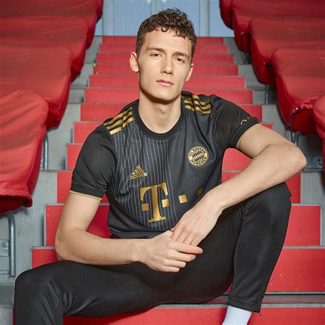 Bayern munich have unveiled their new away shirt for the 2021/22 season, designed as a tribute to the city of munich. Bayern Munich 2021-22 Adidas Away Shirt | 21/22 Kits ...