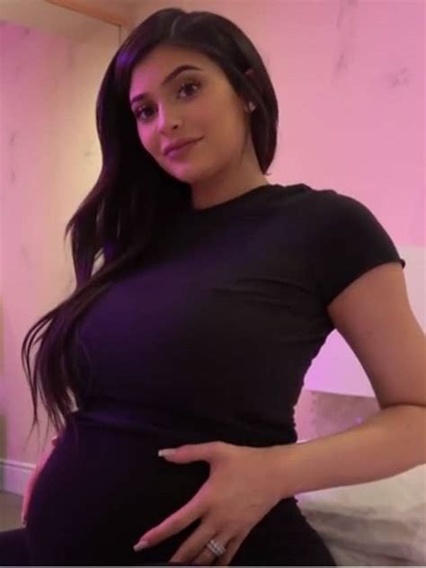 Kylie Jenner Reflected On Her Pregnancy With A Photo Of Her Baby Bump