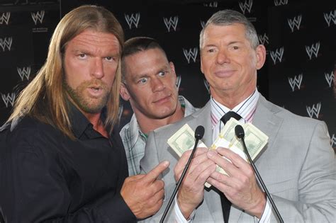 Who Owns Wwe Outside Of Vince Mcmahon As Stephanie Mcmahon Sells £17m