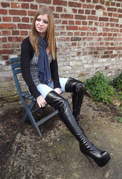 18 Cute Outfits To Wear With Platform Boots This Season Outfits With Platforms Leather Pants