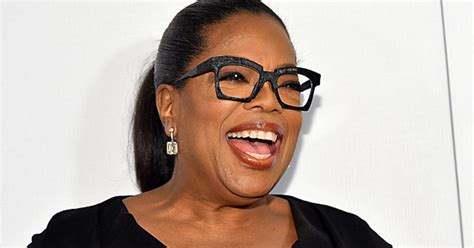 Oprah Winfrey Tells Smith College Grads To Seek Fulfillment In Service Cbs Boston
