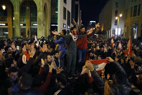 Angry Protesters Attack Lebanese Citys Municipality Ya Libnan