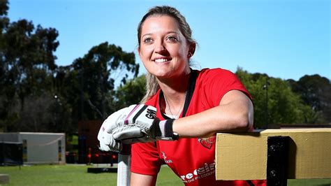 Sarah Taylor Grade Cricket England Star Sarah Taylor To Become First