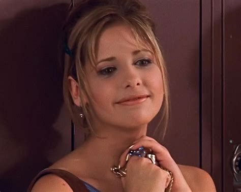 L’image Contient Peut être 1 Personne Gros Plan Amber Benson Sarah Michelle Gellar Buffy