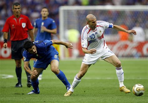 He has four older siblings. The legend of football Zinedine Zidane wallpapers and ...
