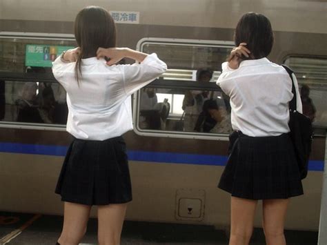 Japanese High School Girls Flash Panties At Tokyo Disneyland Tokyo