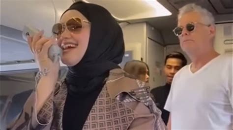 Ds Siti Nurhaliza Bersama David Fosterandfriends Ketika Penerbangan Ke