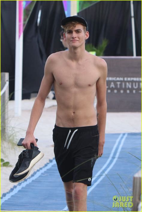 Presley Gerber Flaunts His Abs While Going Shirtless At The Beach Photo 3998618 Presley