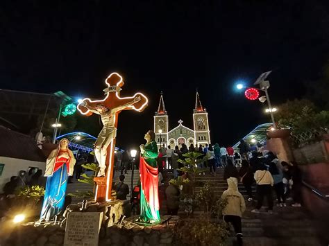 In Photos More Filipinos Flock To Churches For Simbang Gabi