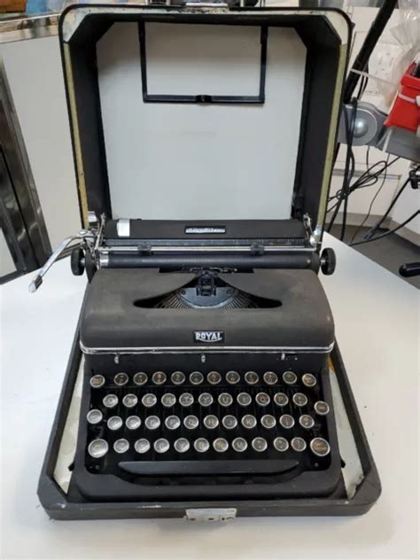 Vintage Working Royal Quiet Deluxe Typewriter W Case Antique Manual