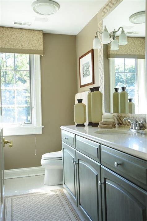 It offers a warm welcome and is versatile enough to allow you to change out accessories with ease. Love the wall color and rug. Benjamin Moore HC 80 Bleeker ...