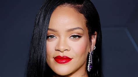 Rihanna Biography Hello