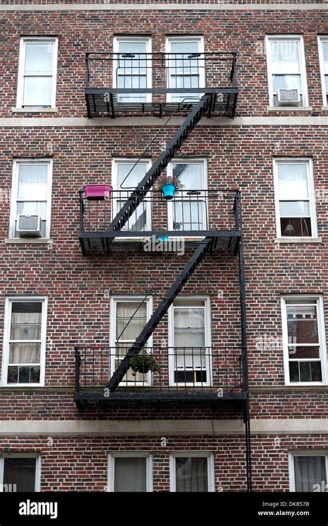 Street Front Apartment Building Hi Res Stock Photography And Images Alamy