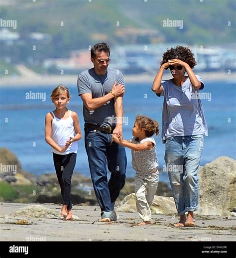 Halle Berry Daughter Nahla Aubry Hi Res Stock Photography And Images