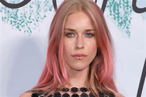 Kensington Gardens Lady Mary Charteris Bares All At Serpentine Gallery