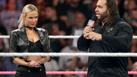 31 WTF Moments From WWE RAW Oct 10 Page 3