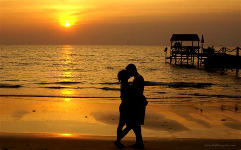 Romantic pictures couples love romantic pictures of people in love♦subscribe: Sunset Romantic Beach Couple HD Wallpaper | HD Wallpaper Fix