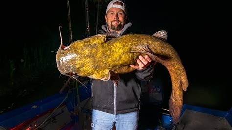 The Huge Yellow Catfish Of The Minnesota River Catfishing Youtube