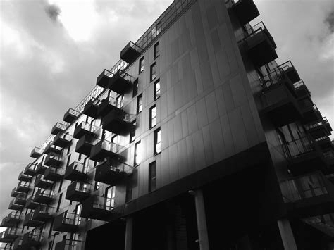 Además de los cinco puntos esenciales de la arquitectura moderna, modulor, como son los pilotis, la planta libre, las ventanas horizontales, la terraza jardín y la fachada libre, en la casa curutchet encontramos signos del lenguaje arquitectónico con su respectiva función empleados por le corbusier en la mayoría de sus obras, muros curvos. Imagen gratis: Edificio, arquitectura, fachada, terraza ...