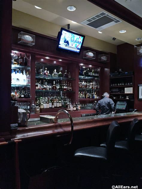 It's suitable for couple and friend gathering. Interior Pictures of Shula's Steak House in Disney World ...