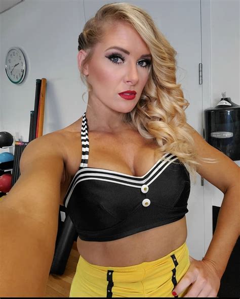 Wwe Star Lacey Evans Posts Sexy Selfie In Sports Bra With Caption Keep Going After Twitter