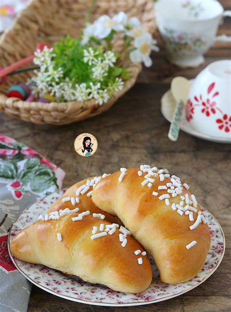 I cornetti salati allo yogurt sono perfetti da proporre come antipasti sfiziosi e diversi dalle solite ricette. CORNETTI ALLO YOGURT senza burro morbidissimi