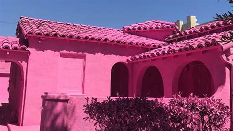 Hot Pink House Causing Rift With Neighbours 9homes