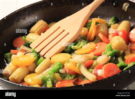 Gemischtes Gemüse in der Pfanne zubereitet Stockfoto Bild 37407382